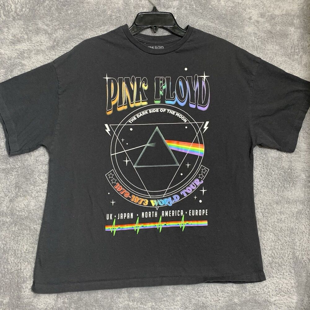 Pink Floyd Graphic T Shirt Mens Small Black Dark Side of the Moon WorldTour 2022